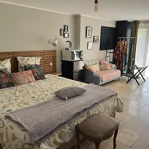 https://la-secrte-chambre-de-la-tour.fr-provencehotel.com